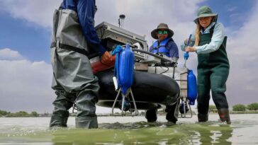 Barco autónomo para estudios acuáticos en Texas
