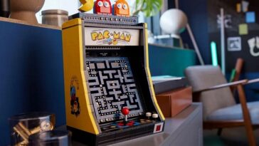 LEGO Icons Pac-Man Arcade Gives You A Miniature Cabinet With A Moving Mechanical Maze Chase Scene