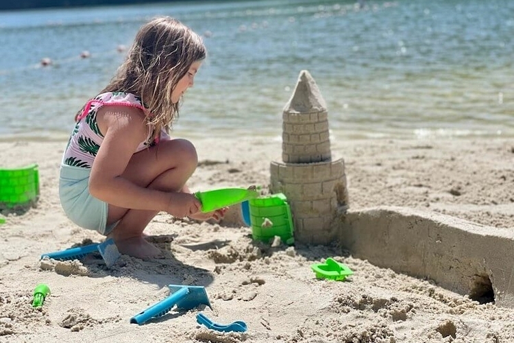 Los mejores juguetes de playa para entretener a los niños este verano